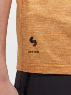 Craft Adv Gravel SS Tee M 10687958 -Kleiderliebe Laden 1913183 574200 Adv Gravel SS Tee M Closeup3