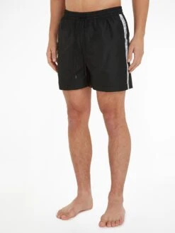 Calvin Klein Medium Badeshorts Mit Tunnelzug Logo Tape 10642238 13 Calvin Klein Medium Badeshorts Mit Tunnelzug Logo Tape 10642238 -Kleiderliebe Laden Calvin Klein 009999 BEH KM0KM00741BEH 6
