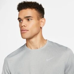 Nike Shirt M NK DF UV MILER SS 10711969 -Kleiderliebe Laden DV9315 084 BILD07 20230308