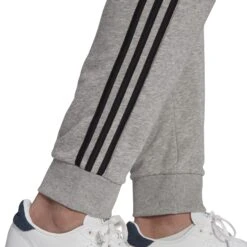 Adidas Trainingshose 10639898 16 Adidas Trainingshose 10639898 -Kleiderliebe Laden GK8889 APP on model detail 2 transparent
