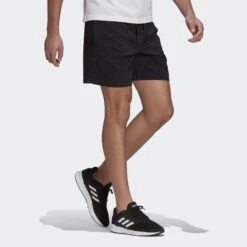 Adidas Trainingsshort 10639863 11 Adidas Trainingsshort 10639863 -Kleiderliebe Laden GK9602 APP on model walking gradient