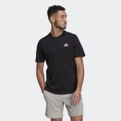 Adidas Essentials Embroidered Small Logo T-Shirt 10639892 11 Adidas Essentials Embroidered Small Logo T-Shirt 10639892 -Kleiderliebe Laden GK9639 APP on model standard gradient