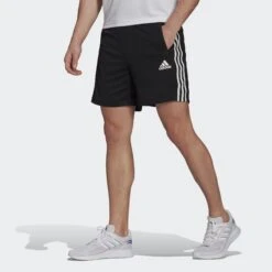 Adidas Trainingsshort 10639880 10 Adidas Trainingsshort 10639880 -Kleiderliebe Laden GM2127 APP on model standard gradient