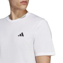 Adidas Train Essentials Comfort T-Shirt 10680762 -Kleiderliebe Laden IC7423 8 APPAREL On Model Detail View 2 transparentolUYWZ3KH0XEp